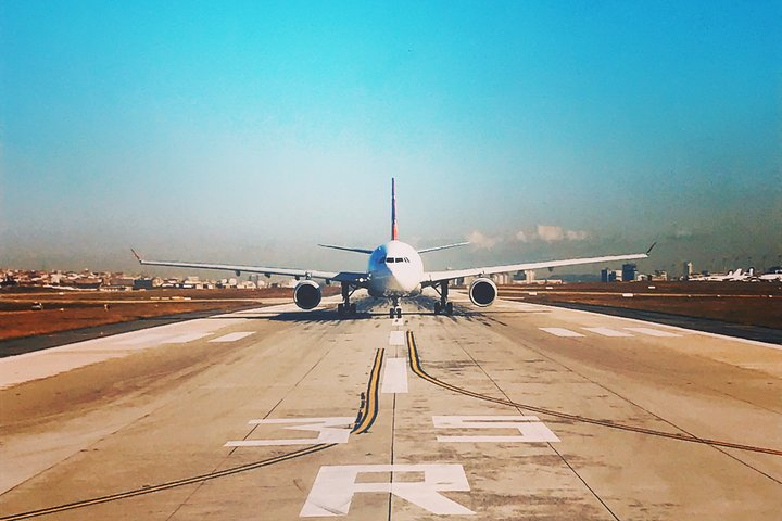 Private transfers between London Stansted - London Luton Airports - Photo 1 of 25